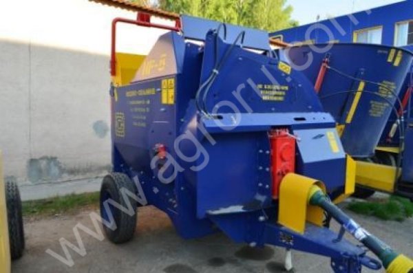 Измельчитель раздатчик рулонов ИР-88