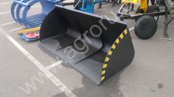 Погрузчик Фронтальный ПФ-1У-1200 c ковшом