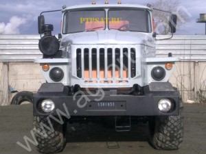 Урал Тягач лесовозный с ДВС: ЯМЗ-238М2 под КМУ