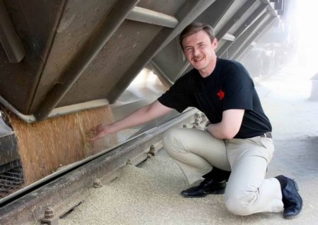 Во второй день товарных интервенций зерно с элеваторов Алтайского края планируют продавать по цене 6600 рублей за тонну