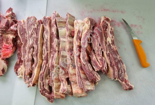 Говядина породы Герефорд в отрубах, кусочки мяса
