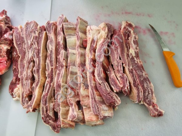 Говядина породы Герефорд в отрубах, кусочки мяса