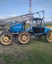Самоходный опрыскиватель Легкий