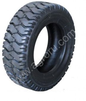 Шины разных размеров для вилочных погрузчиков.