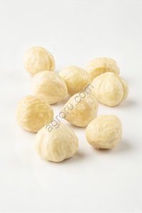 Фундук бланшированный целый