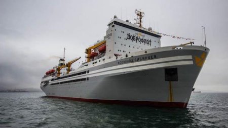 Самая большая в мире плавбаза  Всеволод Сибирцев  вернулась во Владивосток после первого рейса