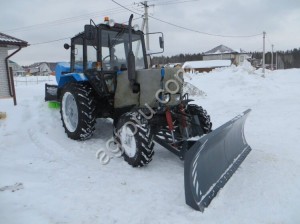 Отвал коммунальный нa Мтз гидpoповоротный OБН-82У