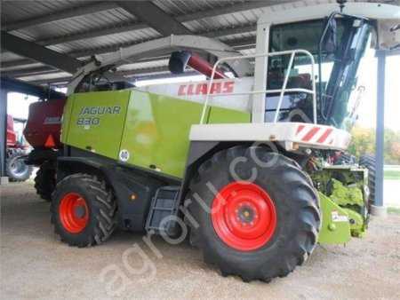 Кормоуборочный комбайн Jaguar 830