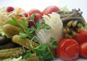капуста квашеная, огурцы, томаты солёные