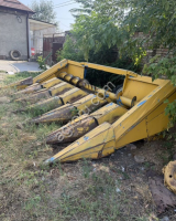 Жатка для уборки кукурузы New Holland.