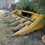 Жатка для уборки кукурузы New Holland.