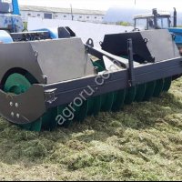 Каток-трамбовщик силосно-сенажной массы