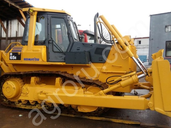 Бульдозер Komatsu D65E-12