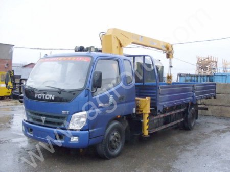 Бортовой грузовик с манипулятором