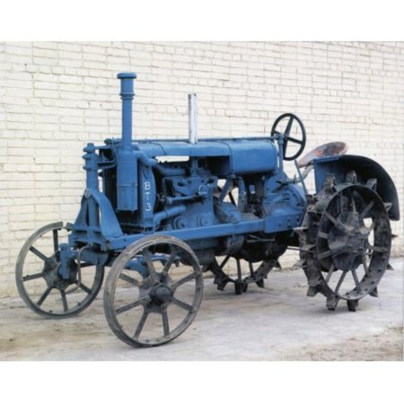 В Корткеросе увековечат трактор