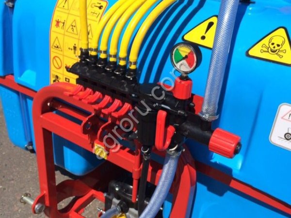 Опрыскиватель 400 литровый 12 метров