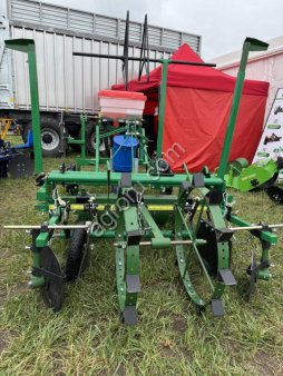 Пленкоукладчик с пневматической сеялкой