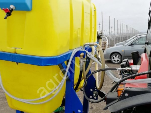 Гербицидный садовый опрыскиватель 600 л.