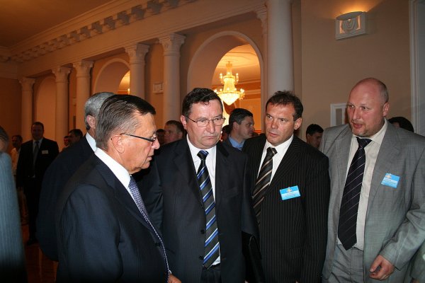 Зубков провел в консультации с потенциальными экспортерами мяса птицы