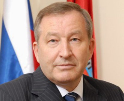 Александр Карлин поздравил фермера, первым в регионе завершившего уборку