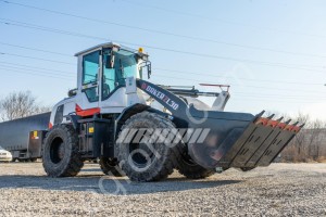 Фронтальный погрузчик WORKER ZL30