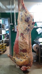 Мясо говядины в полутушах, охлажденное.