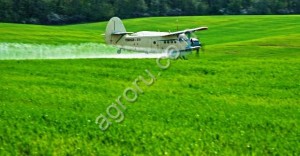 Химобработка полей кукурузником Ан-2