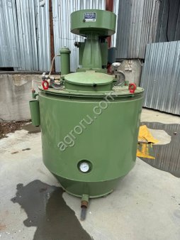 Машина для смешивания или хранения красок и хим. веществ