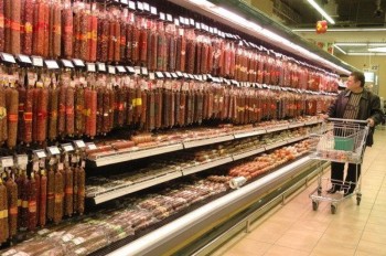 Производители мясных изделий попросили правительство помочь повысить цены