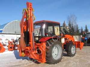 Экскаватор со смещаемой осью и телескопом