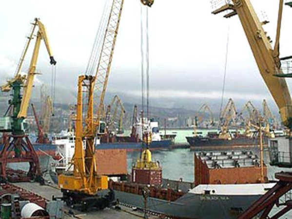 Транспортный затор под Новороссийском не дает разгрузить зерно