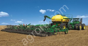 Посевной комплекс John Deere 1820 с прицепом 1910