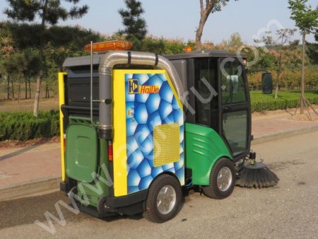 Компактная вакуумная подметально-уборочная машина CHD5021 TS