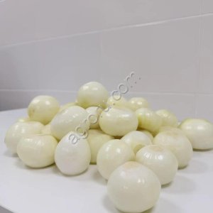 Лук репчатый очищенный в овощной сетке 25/30/35 кг оптом