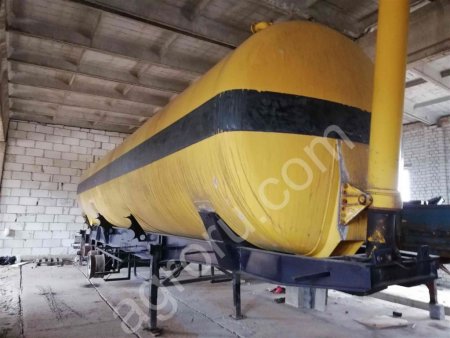 Полуприцеп для сыпучих материалов PIACENZA