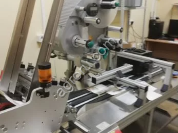 Установка для наклейки этикеток на упаковку