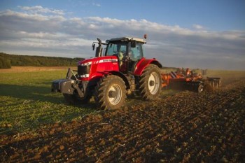 AGCO-RM продолжает тур по регионам России с техникой под брендами Challenger, Fendt, Massey Ferguson, Valtra