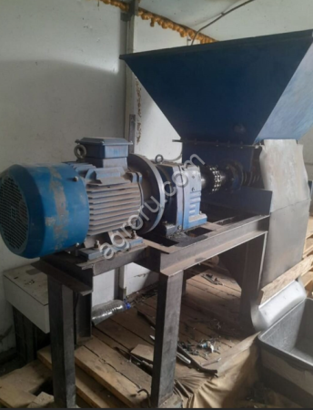 Шредер одновальный для пластика