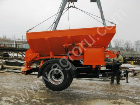 Пескорасбрасыватель прицепной комбинированный