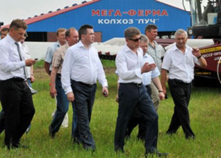 Хабаровский губернатор заинтересовался амурской сельхозтехникой