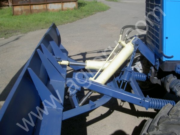 Отвал коммунальный КО-4 гидравличекий поворотный