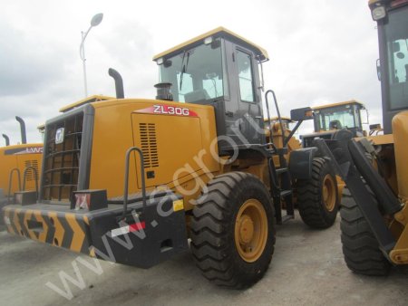 фронтальный погрузчик XCMG-ZL30G
