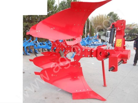 Оборотный двухкорпусный плантажный плуг