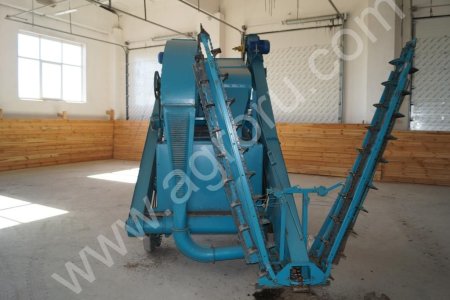 Очиститель вороха самопередвижной овс-25