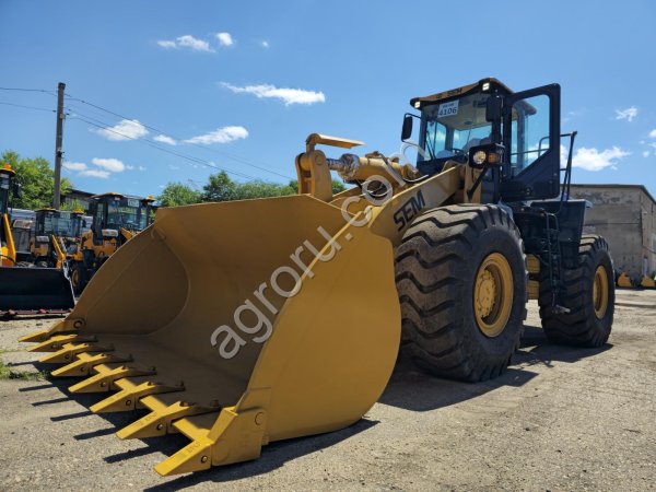 Фронтальный погрузчик SEM 660D
