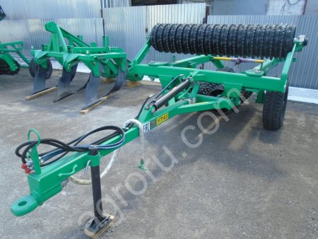 Уплотнитель грунта прицепной типа УГП-6