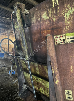 Измельчитель-раздатчик кормов СРК-6В «ХОЗЯИН»