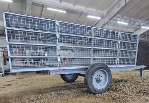Прицеп тракторный для перевозки птицы
