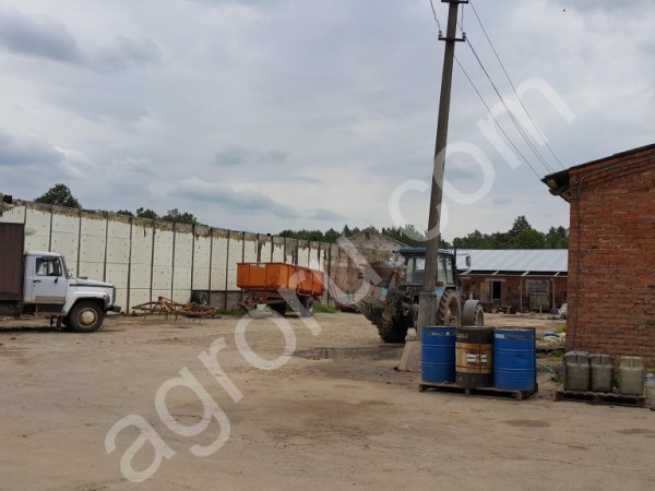 Земельный участок со строениями