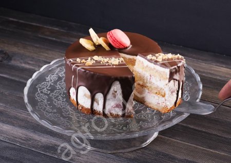 Торт Клубника со сливками и бананом 1000г